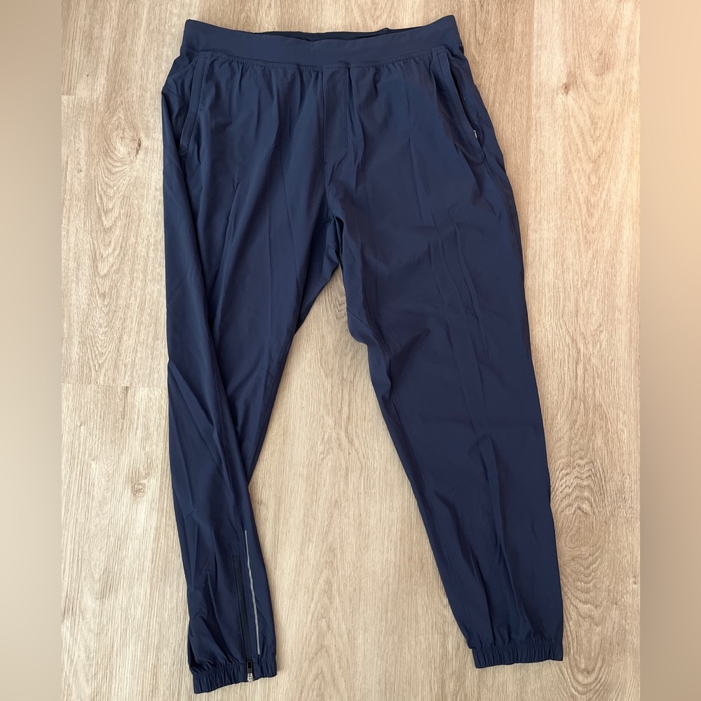 Navy lulul wind breaking joggers